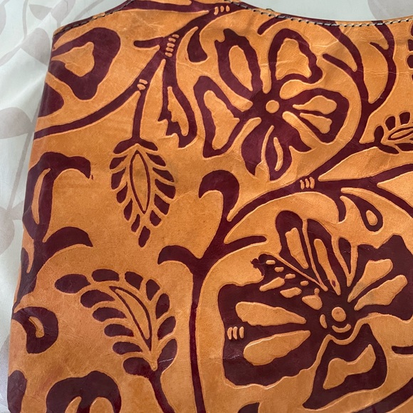 NWOT all leather shoulder bag. Orange w/deep red design - Picture 2 of 10